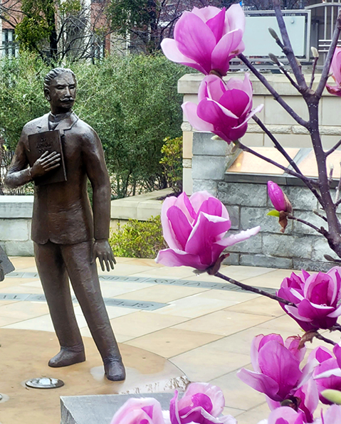 EJM Scuplture and Flowers C
